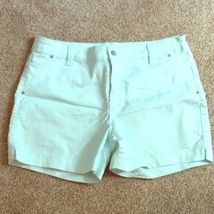 D. jeans mint shorts